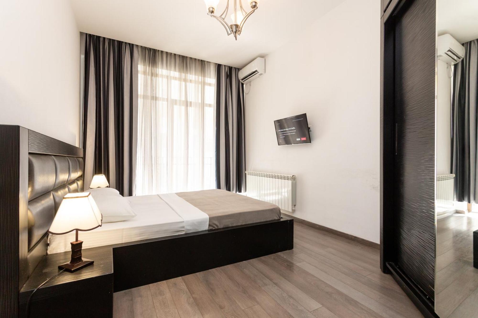 Two Bedroom Apartment In The City Center Tiflis Exterior foto